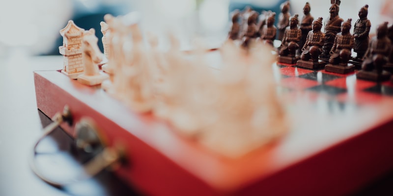 Какие шахматные открытия следует изучать в первую очередь?